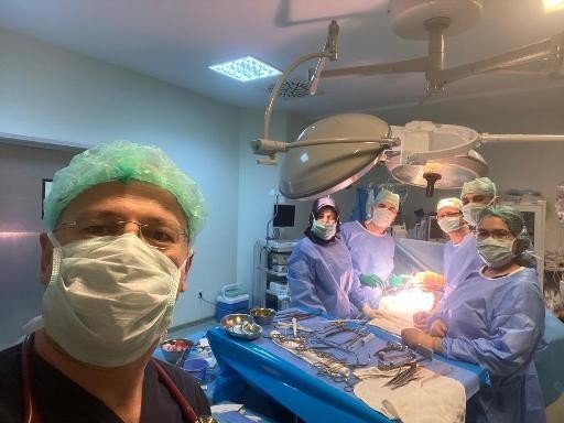 Kendisine kucak açan ülkede şifa dağıtıyor