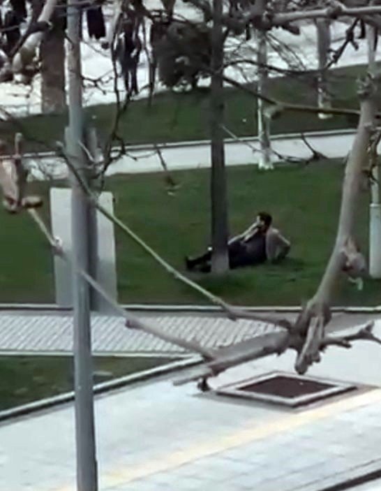 Kentin göbeğinde tartıştığı kişiyi vurdu