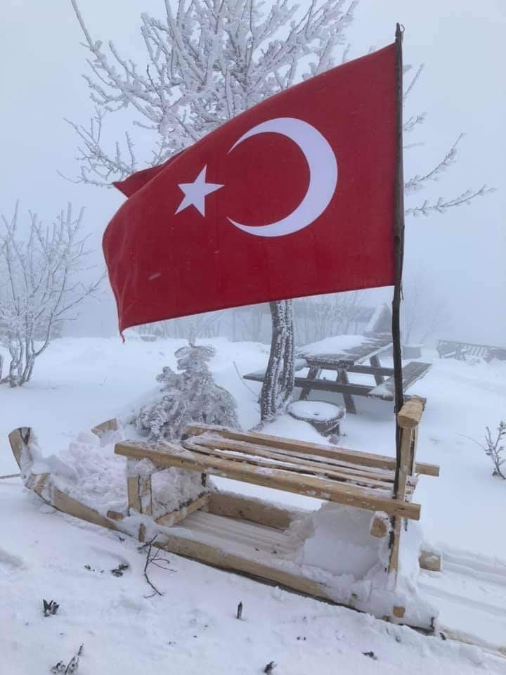 Keremali'de kızakla kayıp karda eğlendiler