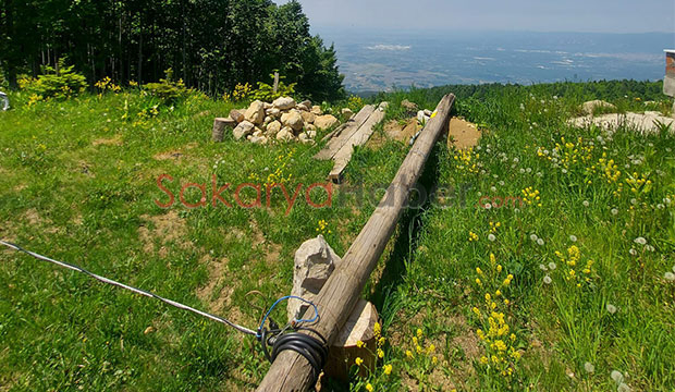 keremali-de-kopan-elektrik-telleri-tehlike-saciyoryxlptnjosh
