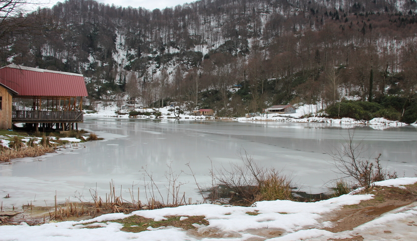 keremali-golu-nun-yuzeyi-buz-tuttuc0veyzhcrm