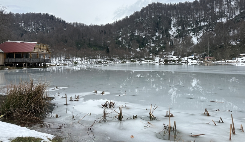 keremali-golu-nun-yuzeyi-buz-tuttuc0veyzhcrm