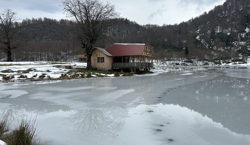 keremali-golu-nun-yuzeyi-buz-tuttuc0veyzhcrm
