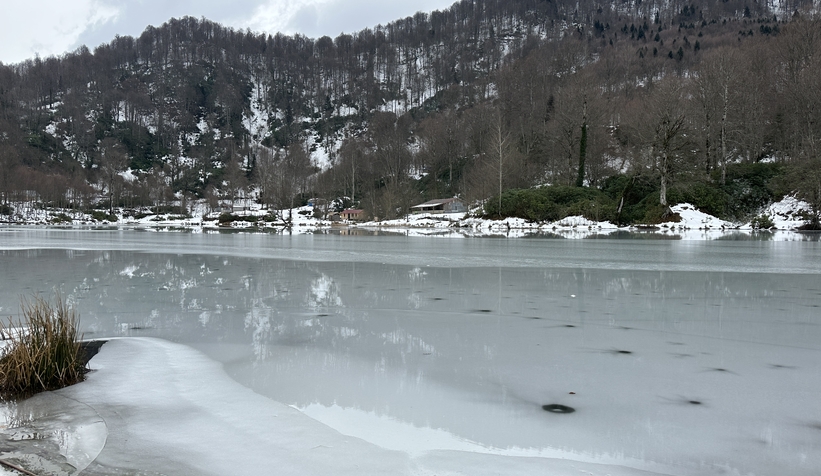 keremali-golu-nun-yuzeyi-buz-tuttuc0veyzhcrm