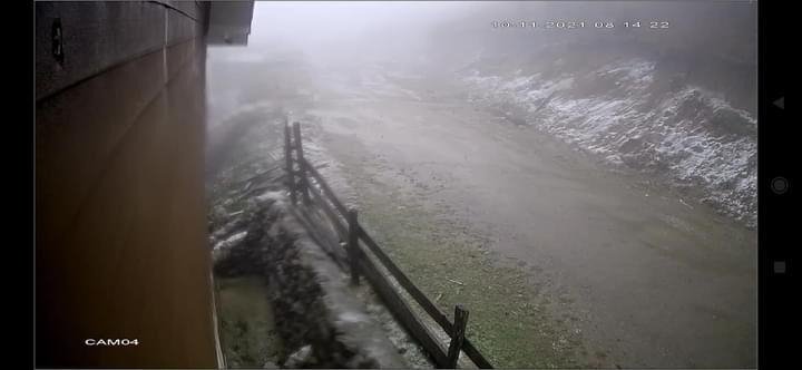 Keremali Yaylası'na mevsimin ilk karı düştü