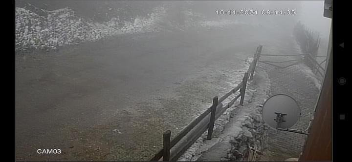 Keremali Yaylası'na mevsimin ilk karı düştü