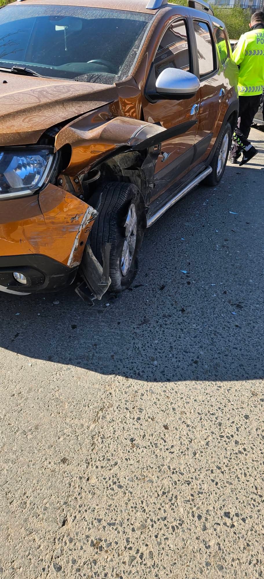 ki araç kafa kafaya girdi: 1 yaralı