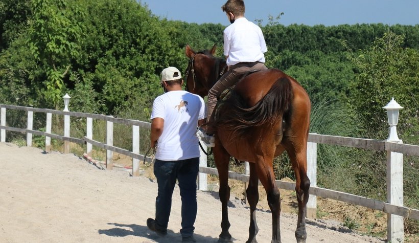 Kimsesiz çocuklar gönüllerince eğlendiler