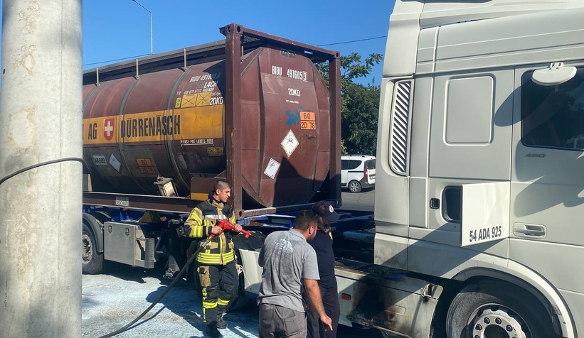 Kimyasal yüklü tırda panik