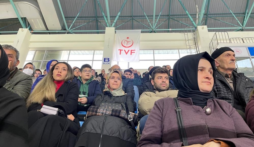 kiradaydi-kurada-ev-cikti-gozyaslarina-boguldum29mcze1qj