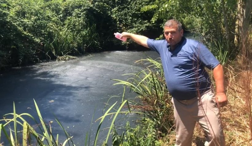 Kirliliğe gül suyu dökerek tepki gösterdiler