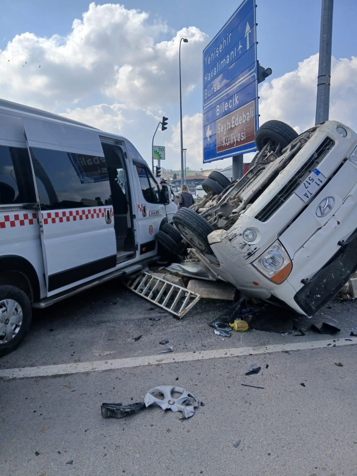 Kırmızı ışık ihlali kaza ile sonuçlandı: 9 yaralı