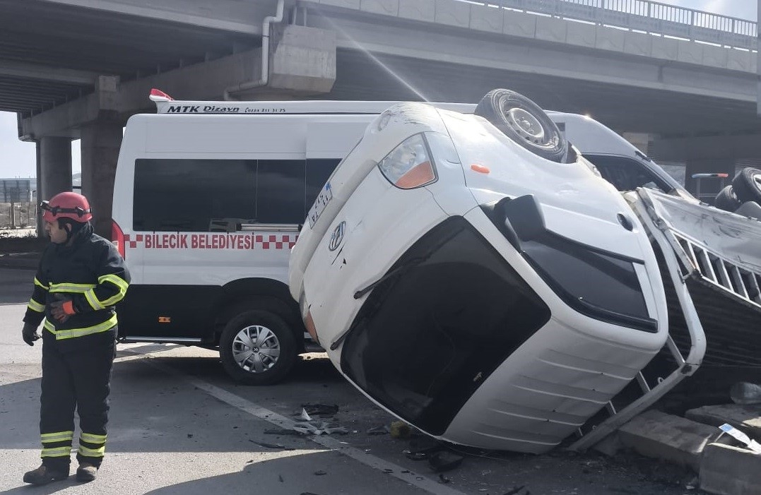 Kırmızı ışık ihlali kaza ile sonuçlandı: 9 yaralı