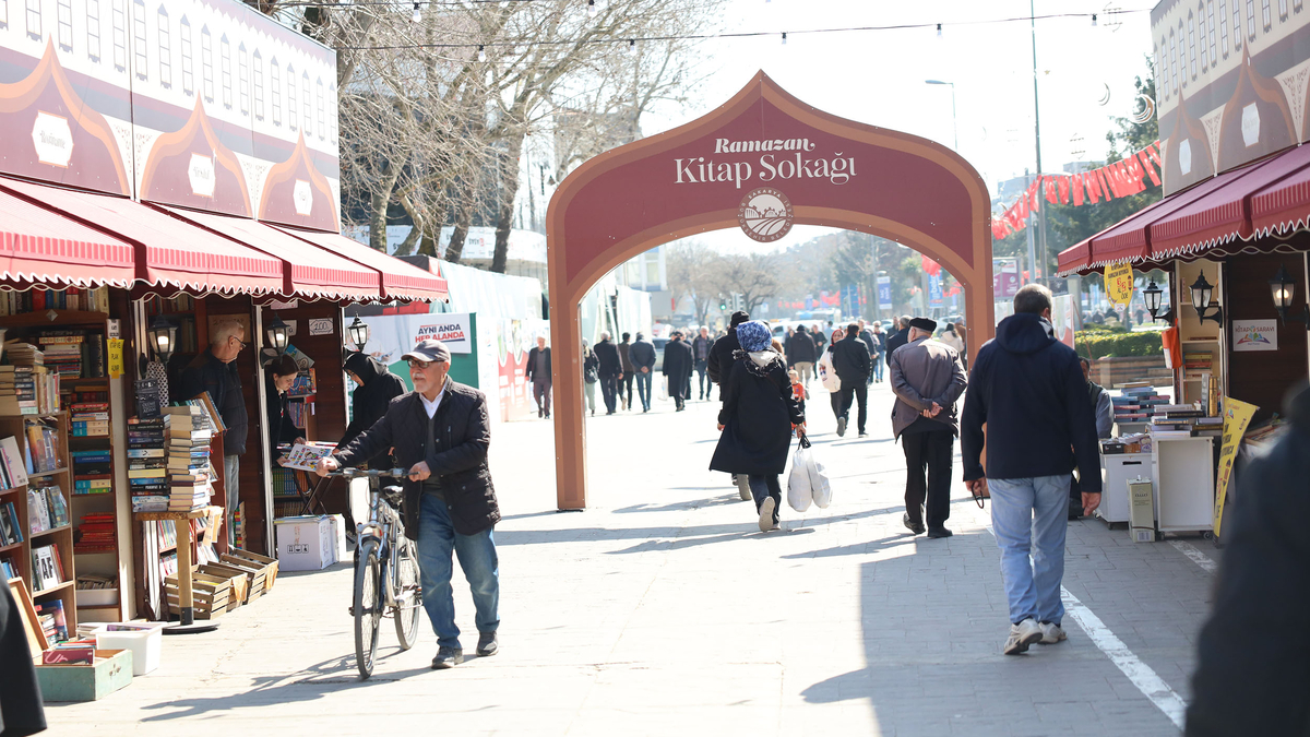 Kitap Sokağı kitapseverlerin buluşma noktası oldu