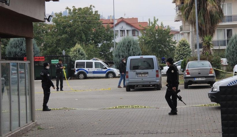 Kız arkadaşını öldürüp cesedini taksiyle emniyete götürdü