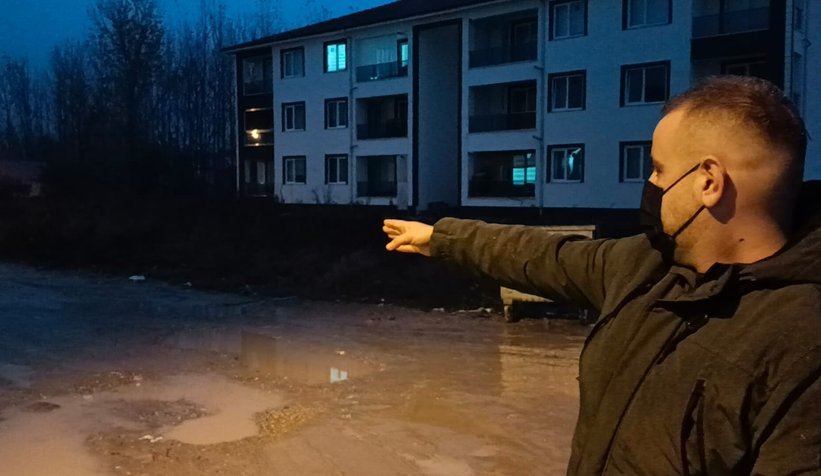 Kız çocuğu bozuk yolda düştü, dişleri kırıldı