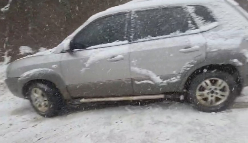 kizak-merkezine-giden-araclar-karda-ilerleyemedik0i2wvj1qw