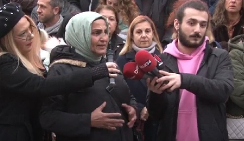 kizi-cinsel-saldiriya-ugrayan-anne-boyle-tepki-gosterdin0rlzkr1q0