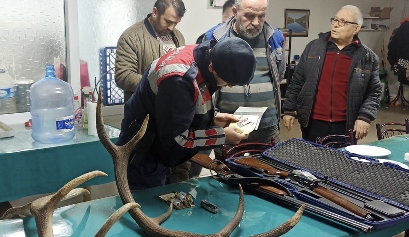 Kızıl geyik ve bozayı avlayan 2 kişiye adli işlem başlatıldı