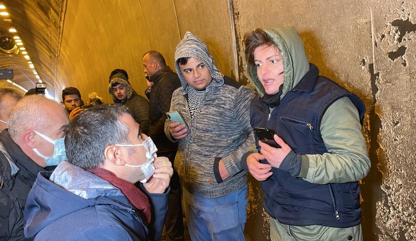 Kızılay kazazedelere su, yiyecek ve battaniye dağıttı