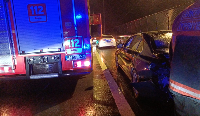 KMO Akyazı geçişinde kaza