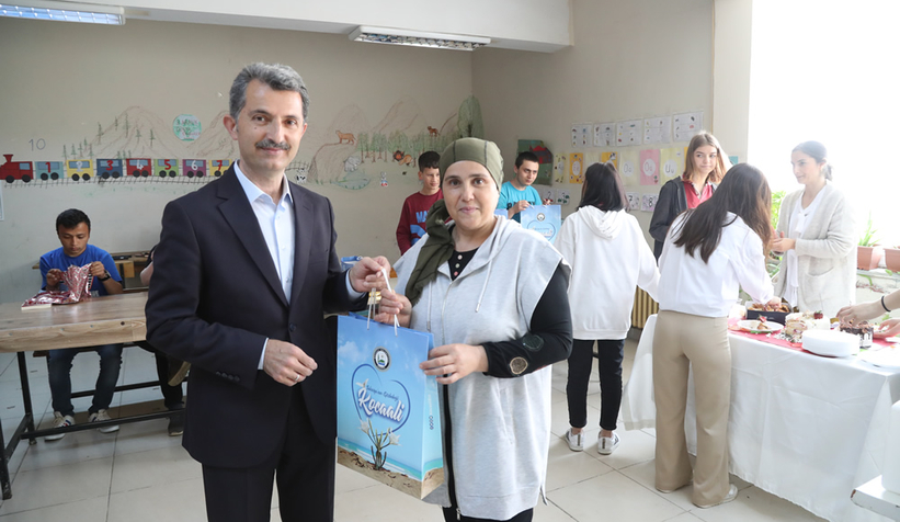 Kocaali Belediye Başkanı Acar'dan doğum günü sürprizi