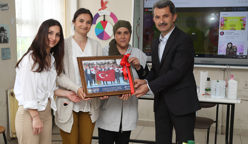 Kocaali Belediye Başkanı Acar'dan doğum günü sürprizi