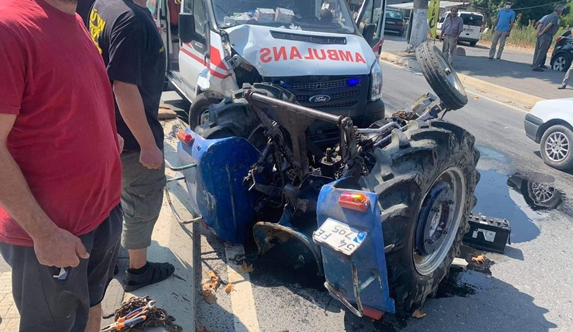 kocaali-de-ambulans-ile-traktor-carpisticdbuulpkch