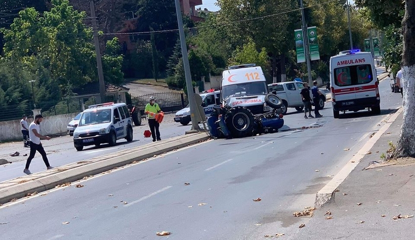 kocaali-de-ambulans-ile-traktor-carpisticdbuulpkch