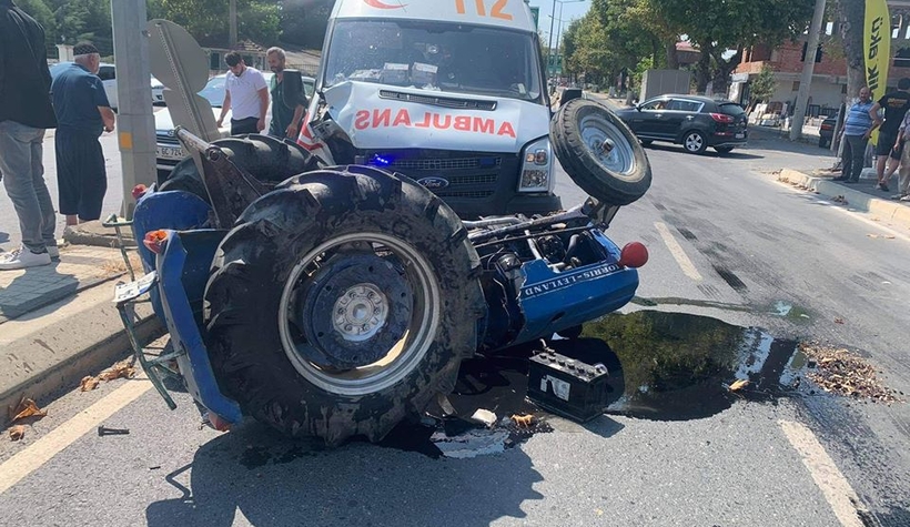 kocaali-de-ambulans-ile-traktor-carpisticdbuulpkch