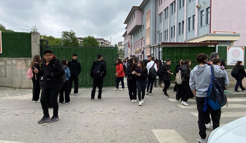 kocaeli-de-okulun-4-uncu-katindan-dusen-liseli-agir-yaralandimwhmzwpkn2
