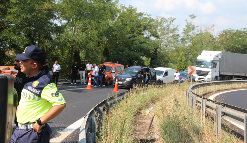 Kocaeli’den geliyordu! Akyazı gişelerinde devrildi