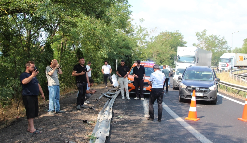 Kocaeli’den geliyordu! Akyazı gişelerinde devrildi