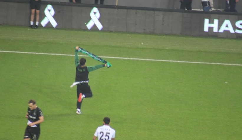 kocaelispor-tribunune-sakaryaspor-atkisi-acinca-ortalik-karistiendrect1bn