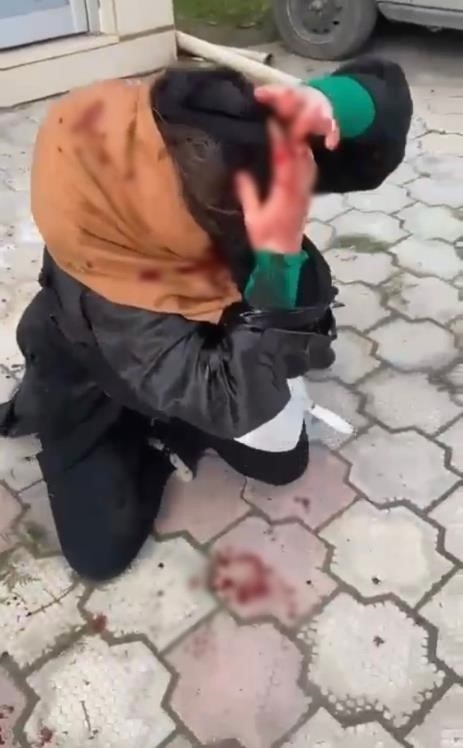 kocasi-sokak-ortasinda-bicaklamisti-goruntusu-ortaya-ciktir3j6ne1yod