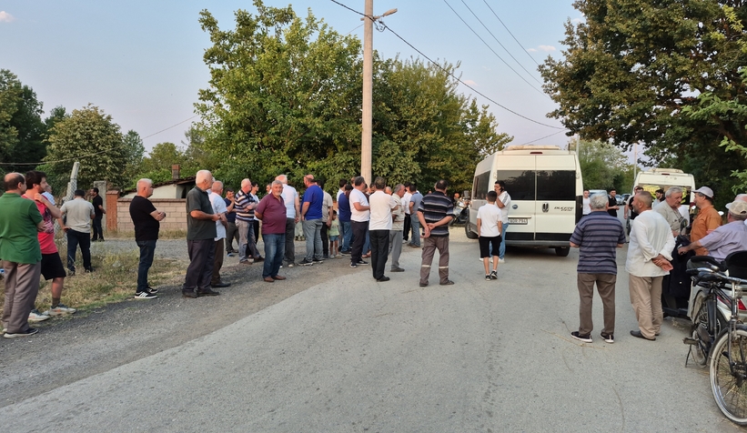 Komşuda susuz kalan köylüler eylem yaptı