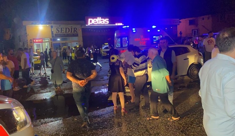 Komşuda zincirleme kaza; 6'sı çocuk 15 yaralı