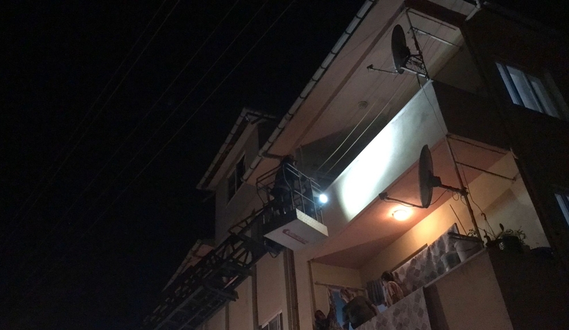 Komşular haber alamayınca ekipler eve girdi