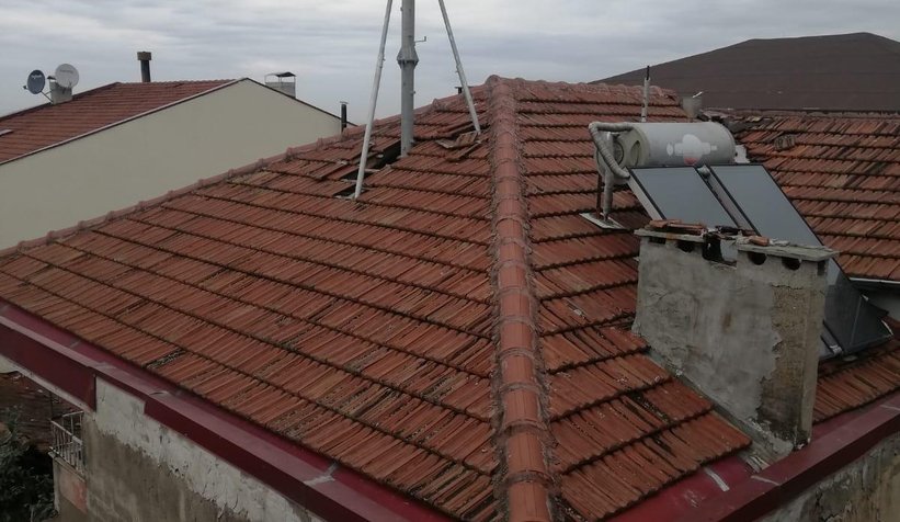 Komşuları hiçe saydı damına baz istasyonu kurdurdu