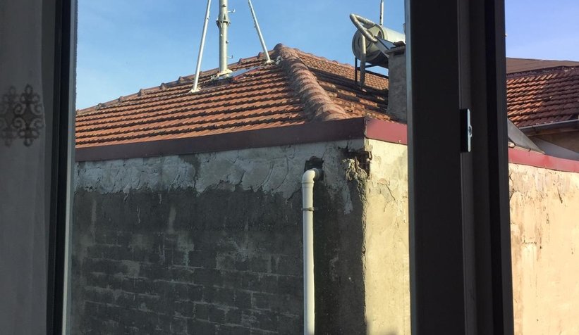 Komşuları hiçe saydı damına baz istasyonu kurdurdu