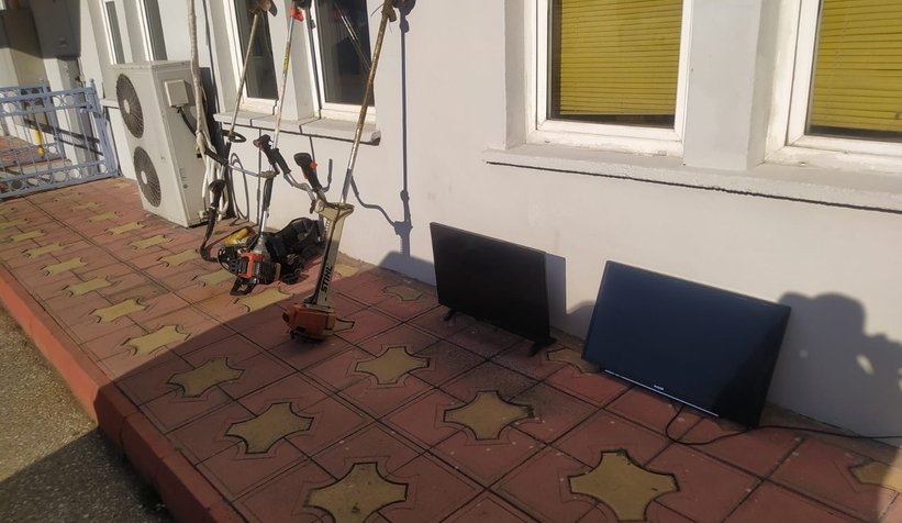 Komşularını soyan hırsızlar yakalandı