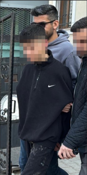 Komşusunu öldüren 16 yaşındaki genç ve babasına tutuklama