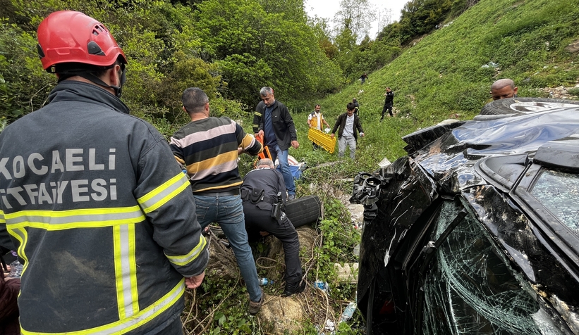 Kontrolden çıkan otomobil 150 metrelik uçuruma yuvarlandı: 2 yaralı
