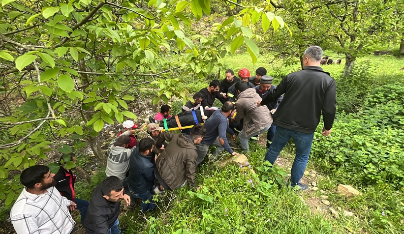 Kontrolden çıkan otomobil 150 metrelik uçuruma yuvarlandı: 2 yaralı