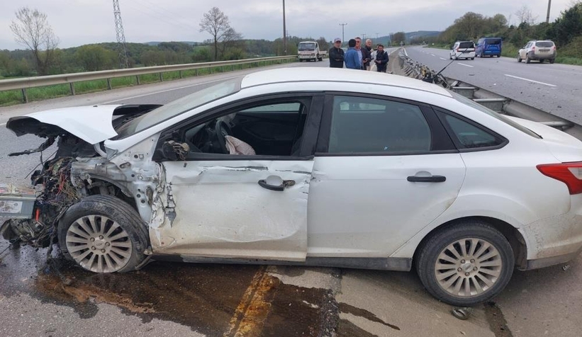 Kontrolden çıkan otomobil bariyerlere çarptı: 1 yaralı