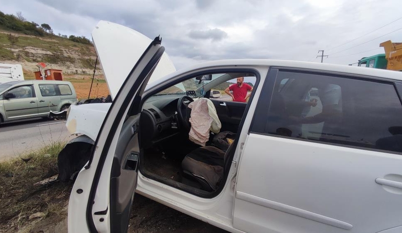 Kontrolden çıkan otomobil refüje çarptı: 1 yaralı