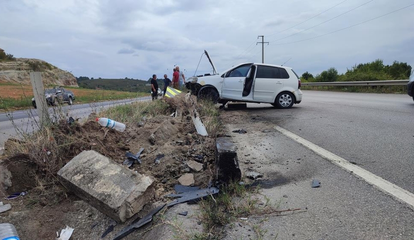 Kontrolden çıkan otomobil refüje çarptı: 1 yaralı