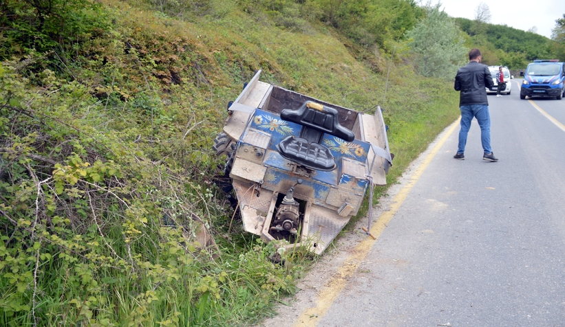  Kontrolden çıkan pat pat su kanalına düştü: 1 yaralı 