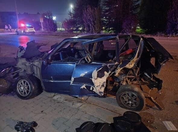 Kontrolü kaybetti 4 araca çarpıp devrildi: 2 yaralı