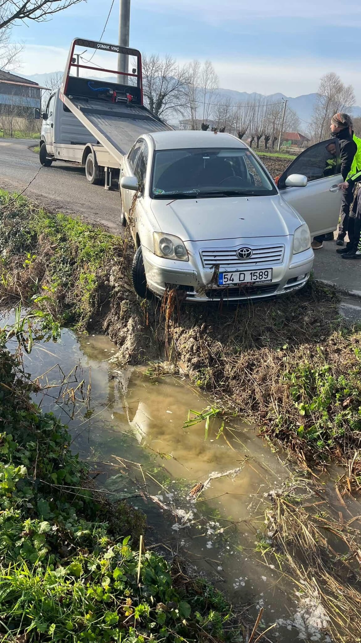 Kontrolü kaybetti, kanala uçtu